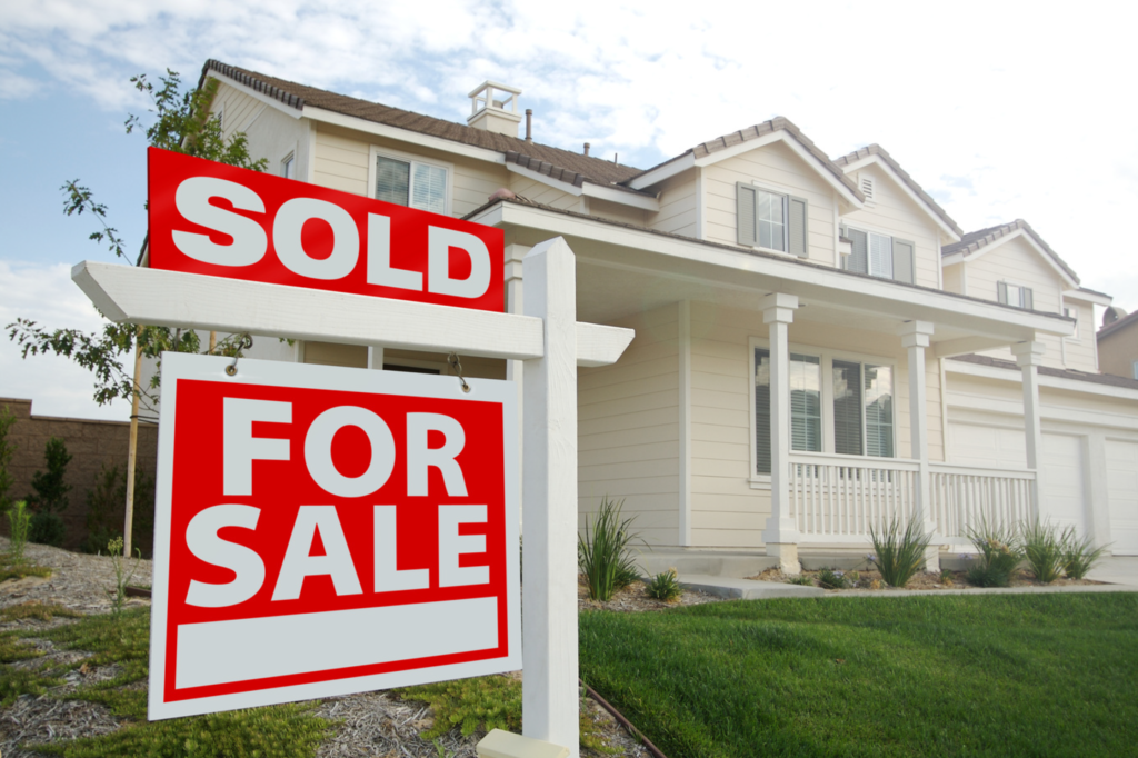 Navigating the Real Estate Market: Essential Tips for Buying and Selling Property